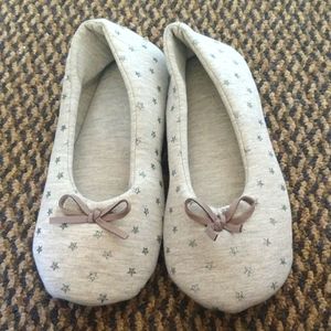 NWOT Slippers with glittery stars, sz M (7-8)